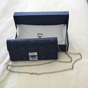 MCM purse wallet with removable chain strap color black